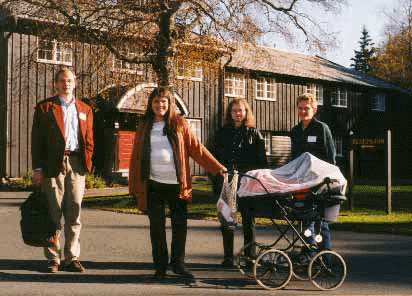 Noen taggere på Lysebu: Jan Tore Lønning, Kristin Hagen, Anders Nøklestad og Lars Jørgen Tvedt. (I vogna: lille Gina)